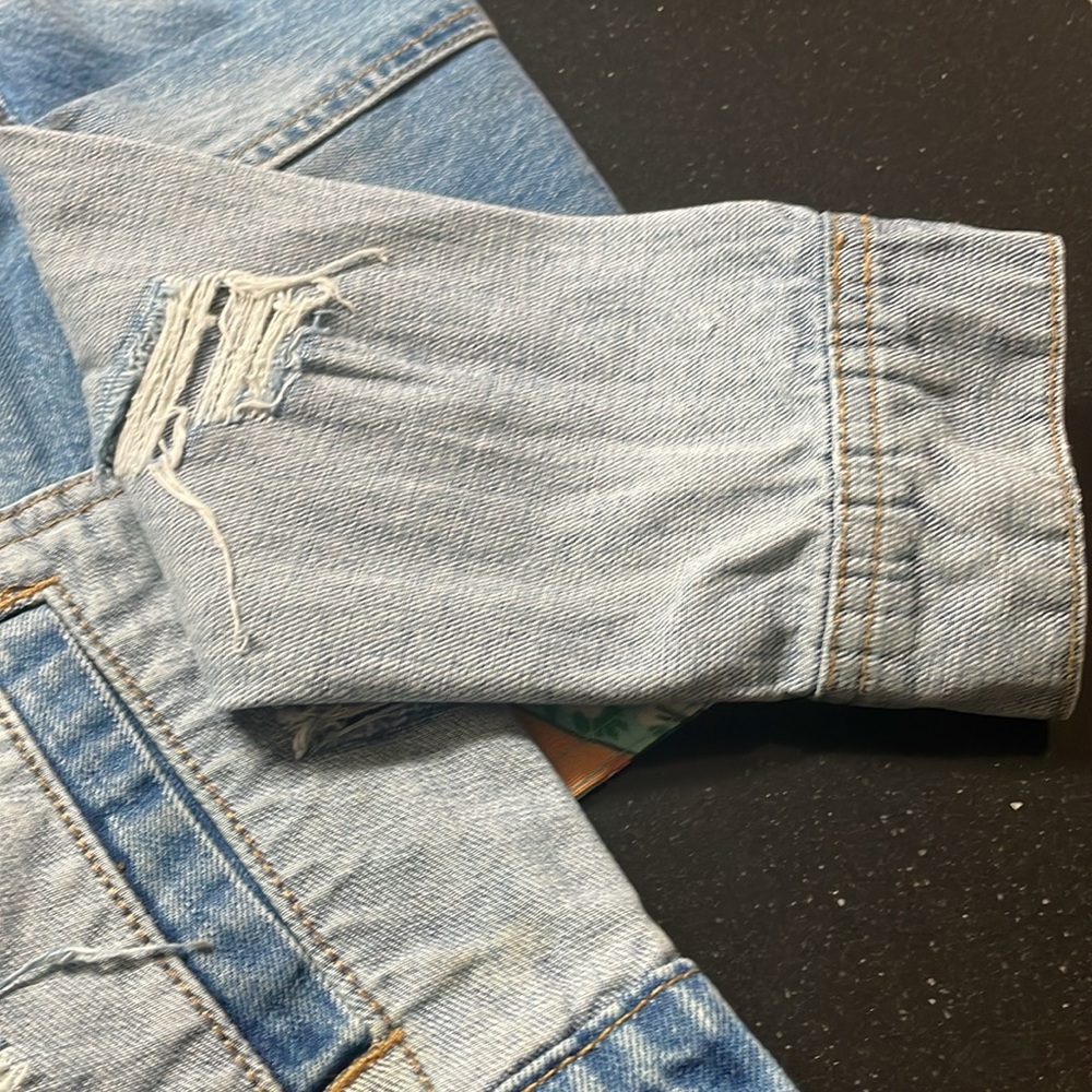 Child’s Jean Jacket.. - Picture 3 of 6